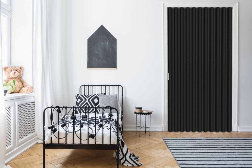 Vouwdeur zwart in kinderkamer